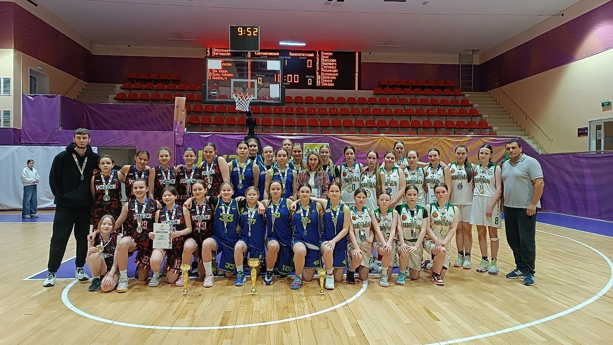 Главная картинка новости: Усинские баскетболистки забрали серебро на Первенстве Республики Коми