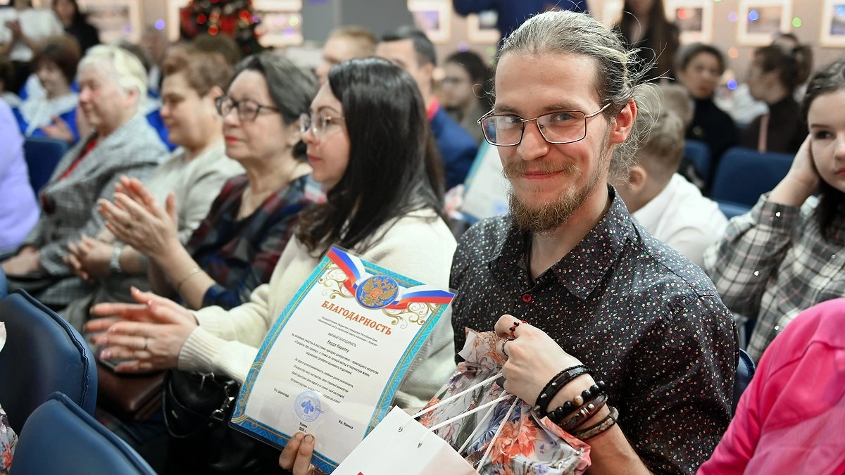 Главная картинка новости: В Усинске распахнула двери юбилейная выставка "Таланты без границ"