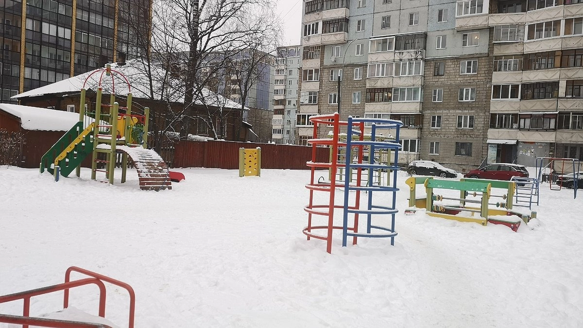 После вмешательства прокуратуры УК из Коми выплатит ребенку компенсацию за травму на детской площадке