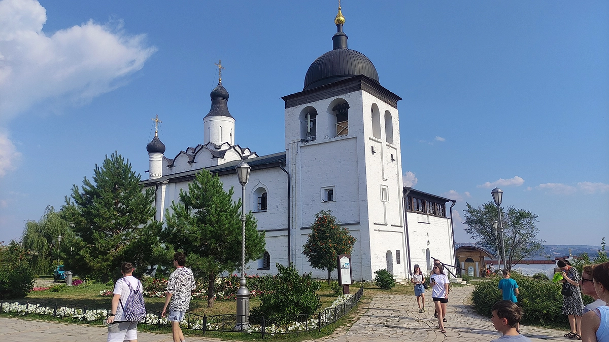 Главная картинка новости: Гидрометцентр срочно предупреждает: в июле и августе россиян ждет экстремальная погода - прогноз