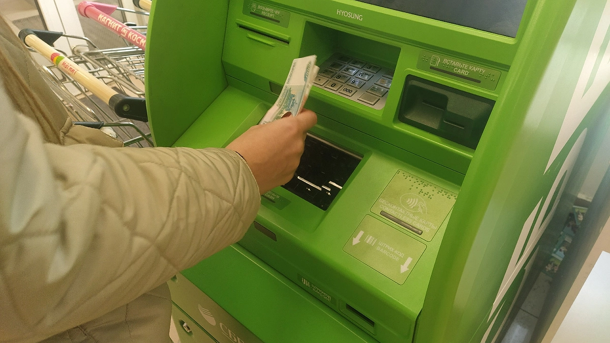 Главная картинка новости: Снять деньги в банкомате больше не получится: новый закон вступает в силу с 17 мая