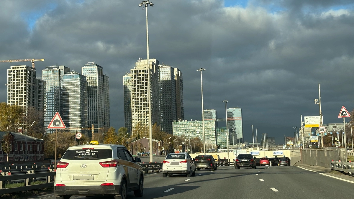 Стало известно, на какой скорости бензин и дизель расходуется в 2 раза меньше — езжу и много экономлю