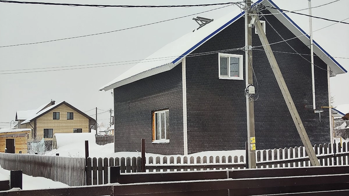 Главная картинка новости: Усинск встречает день с морозом, но надеется на потепление