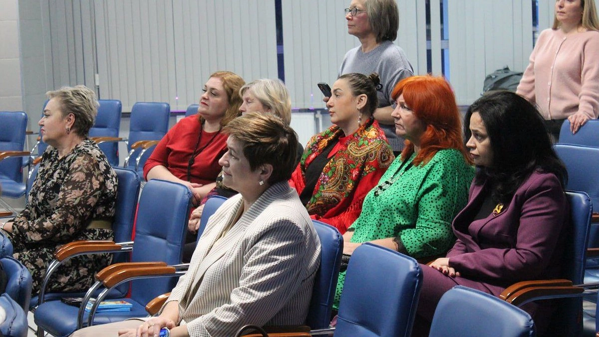 Главная картинка новости: В Усинске прошло собрание местного отделения Союза женщин