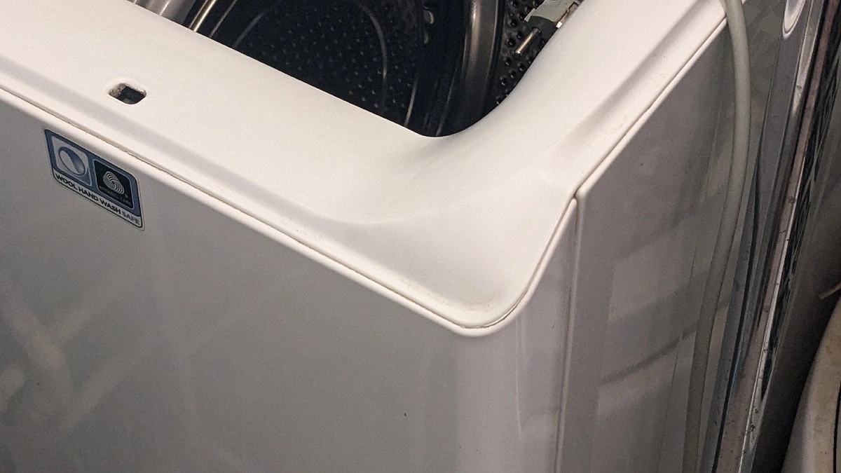 Главная картинка новости: Колпачок в барабан — и стиральная машина как из магазина: вся грязь выйдет черными хлопьями