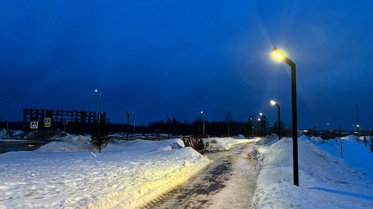 Главная картинка новости: Усинск без света: "Оркор" попал в чёрный список поставщиков из-за сорванной поставки проекторов