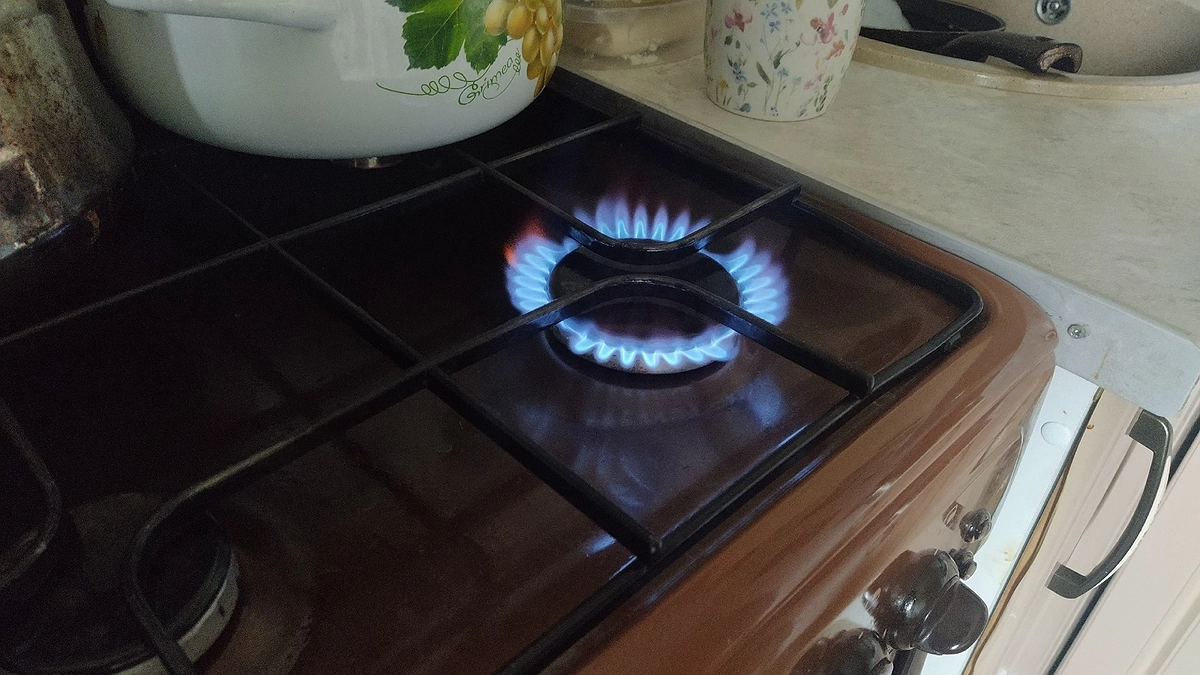 Главная картинка новости: Плиту можно будет выкинуть: россиянам начнут отключать газ с 19 июня — решение принято