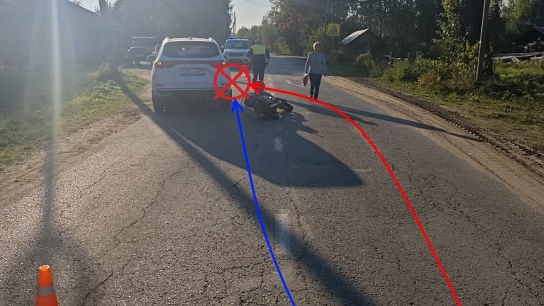 Главная картинка новости: В Коми пьяный мотоциклист на "Восходе" устроил ДТП в селе 
