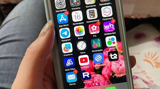 Главная картинка новости: Как узнать, что смартфон за вами пристально следит?