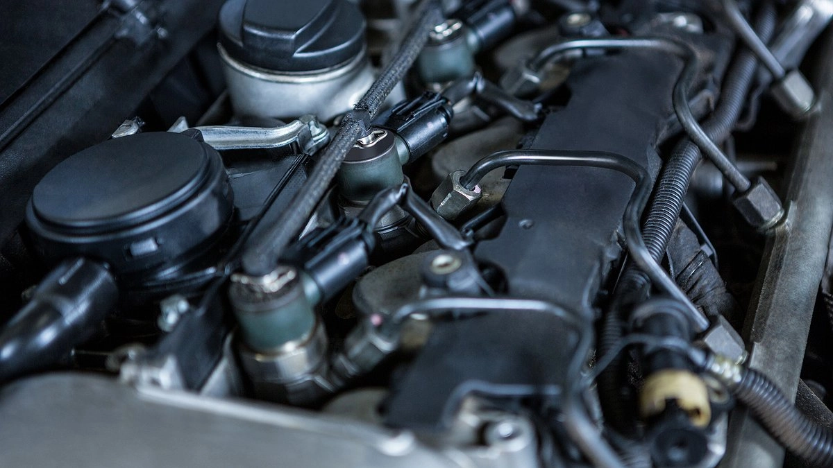 Главная картинка новости: Какой вязкости залить масло в двигатель при пробеге более 100 тысяч километров