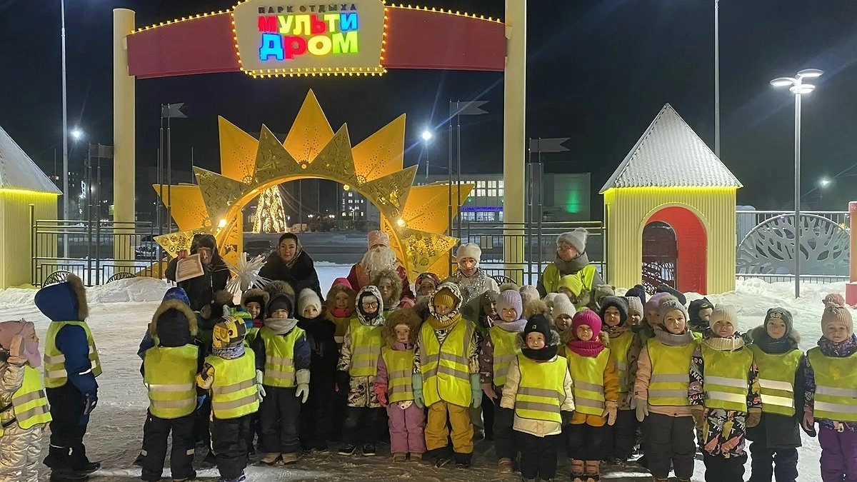 Главная картинка новости: В Усинске для дошкольников провели новогодний квест в «Мультидроме»