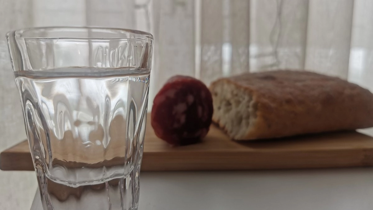 Главная картинка новости: Жительница Коми склонила школьника к употреблению алкоголя