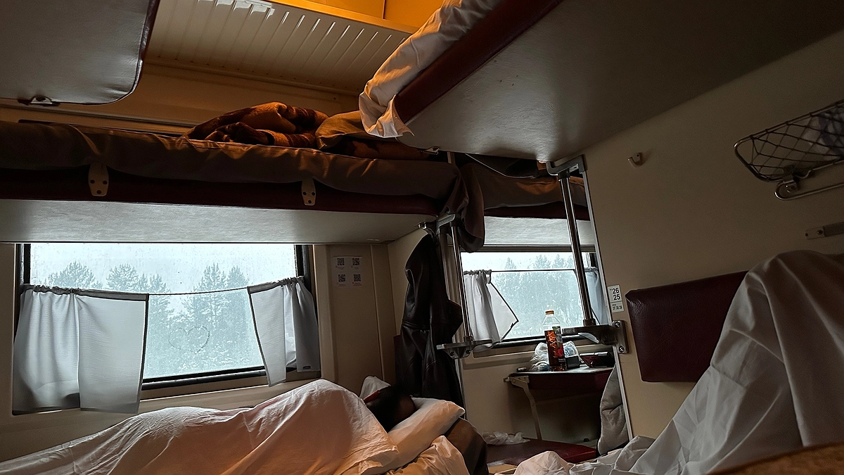 Главная картинка новости: Неугомонные попутчики, или Как я ехала на нижней боковой, а пассажир сверху изводил меня до белого каления