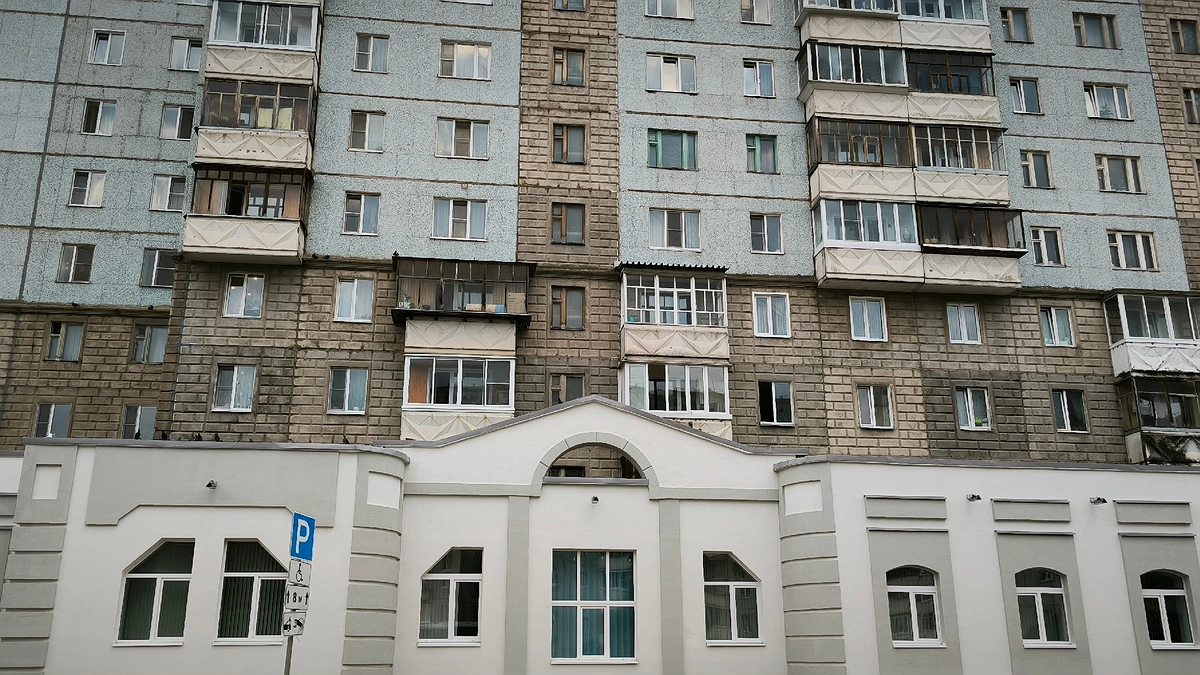 Главная картинка новости: С сегодняшнего дня запрещено: штраф 250 тысяч рублей для тех, у кого в квартире присутствует балкон