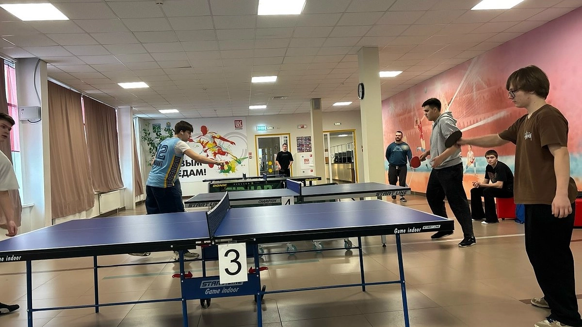 Главная картинка новости: Студенты Усинского филиала УГТУ провели динамичный турнир по настольному теннису