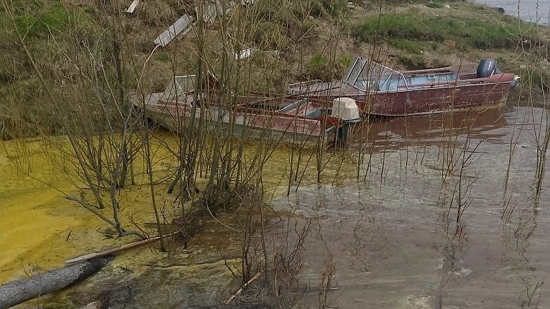 Главная картинка новости: Источник загрязнения дизельным топливом под Усинском локализован
