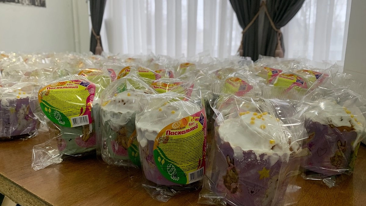 Главная картинка новости: Пасхальный рекорд: Свято-Стефановский собор Коми превзошел сам себя в выпечке куличей