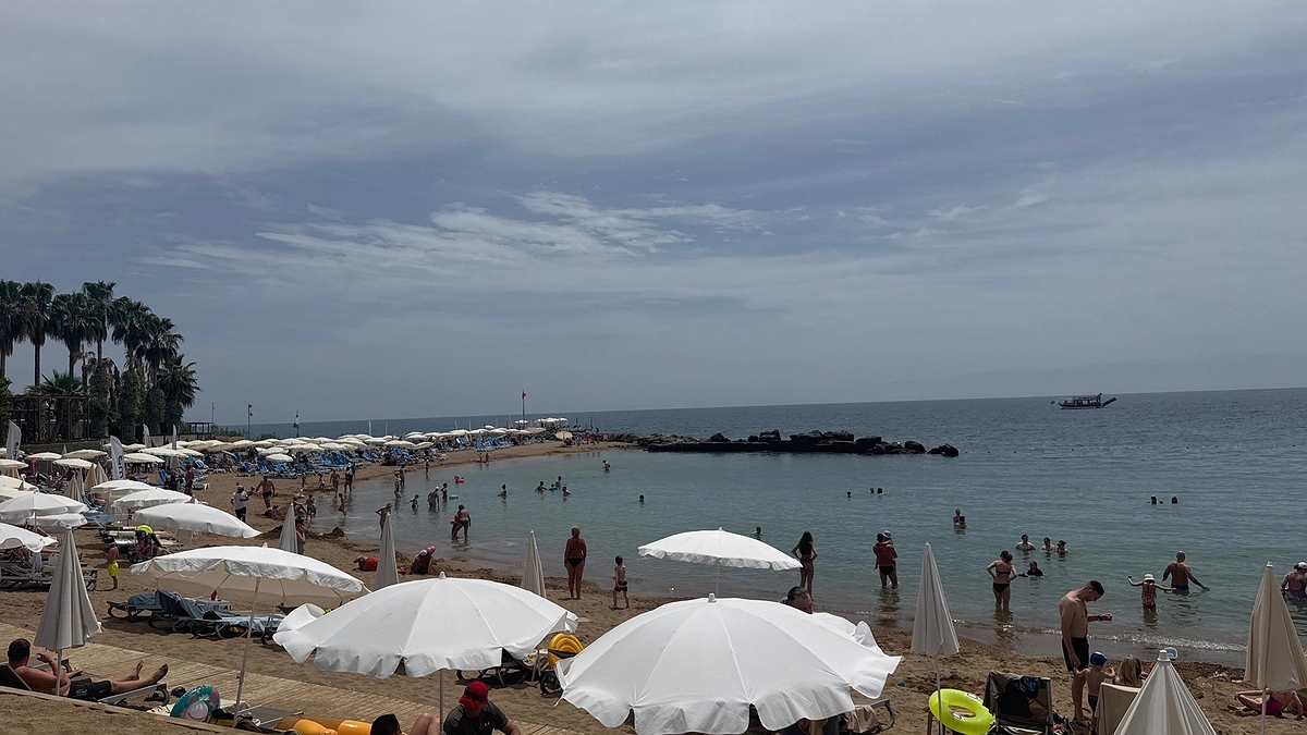 Главная картинка новости: Пляжи без людей и цены, как в СССР: россияне нашли новый курорт с чистейшим морем