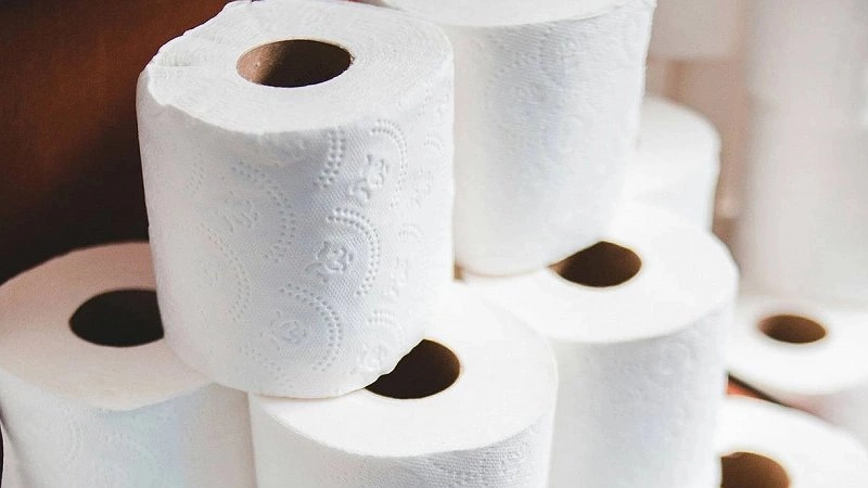 Из окон не дует даже в метель: от сквозняков спас рулон туалетной бумаги — холодный подоконник в прошлом