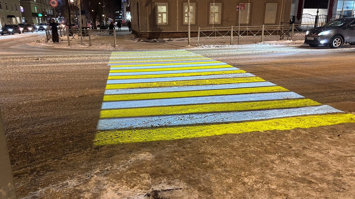 Главная картинка новости: В Коми водитель-рецидивист сбил пешехода на "зебре"