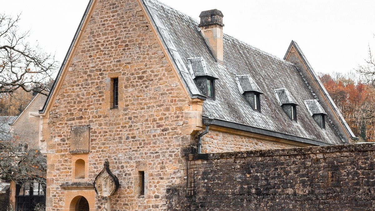 Без слез не взглянешь: популярная достопримечательность превратилась в страшную помойку