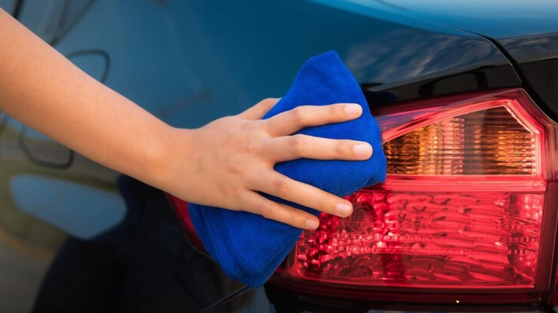 Главная картинка новости: Протер номер влажной тряпкой - получил штраф 5000 рублей: как не попасться на ловушку ГАИ и сэкономить деньги