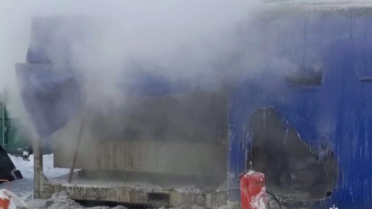 Главная картинка новости: В Коми за сутки ликвидировано три пожара: от дизельной электростанции до дачного дома