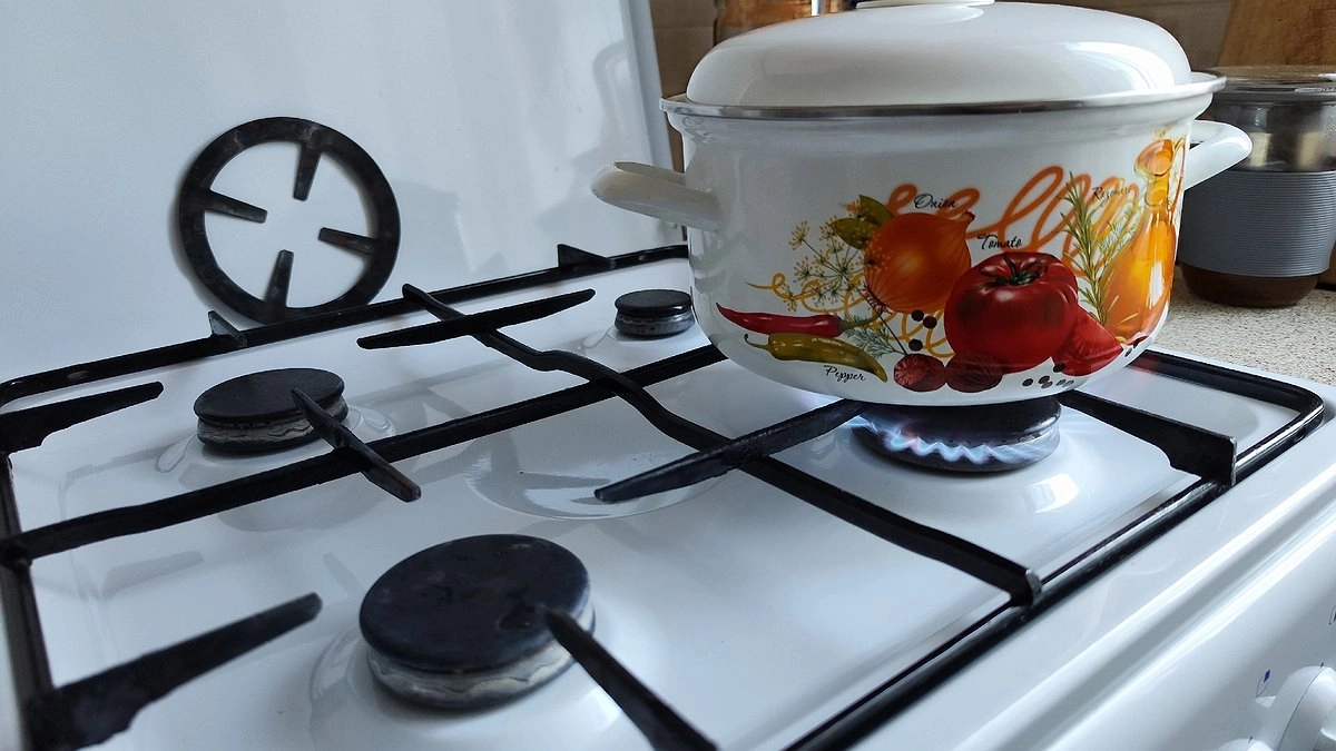 Главная картинка новости: Указ вступил в силу: с 1 января штраф 1500 рублей будет наложен на всех собственников квартир с газовой плитой