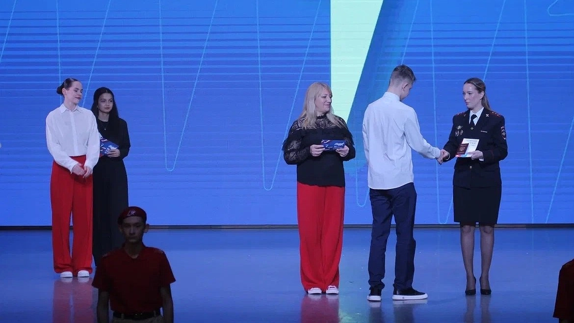 Главная картинка новости: Юные усинцы получили первые паспорта на церемонии межрегионального фестиваля