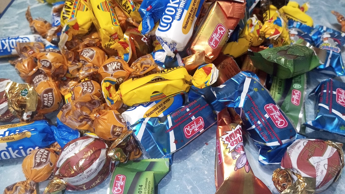 Главная картинка новости: Больше никогда не покупайте конфеты на развес: бывшие работники "Магнита" и "Пятерочки" рассказали почему