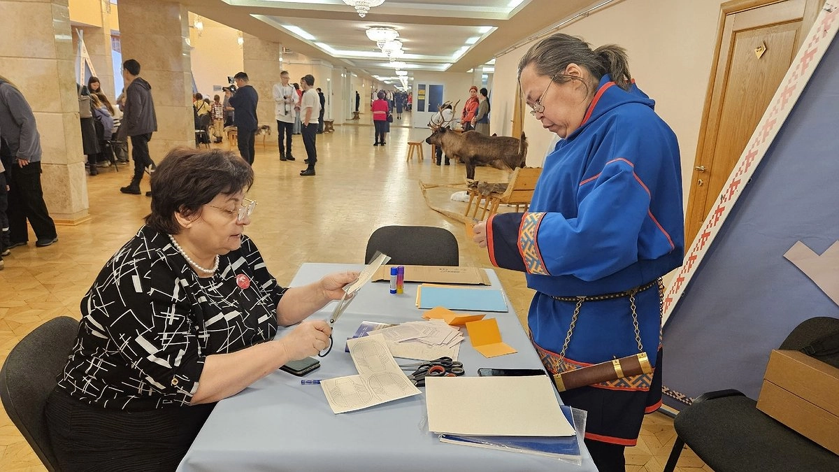 Главная картинка новости: Усинцы почтили память бойцов оленно-транспортных батальонов в Нарьян-Маре