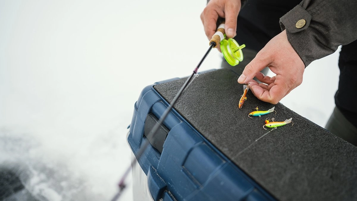 Главная картинка новости: Всегда так делали, а теперь - запрет: введены новые штрафные санкции за рыбалку зимой