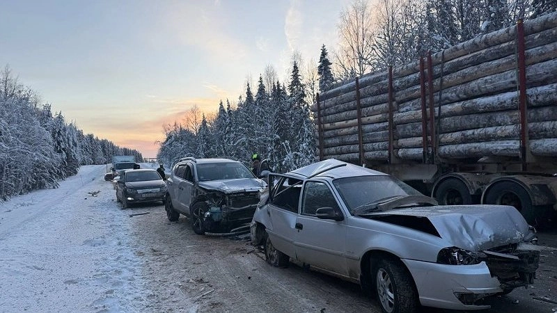 В Коми произошло массовое ДТП с участием шести автомобилей