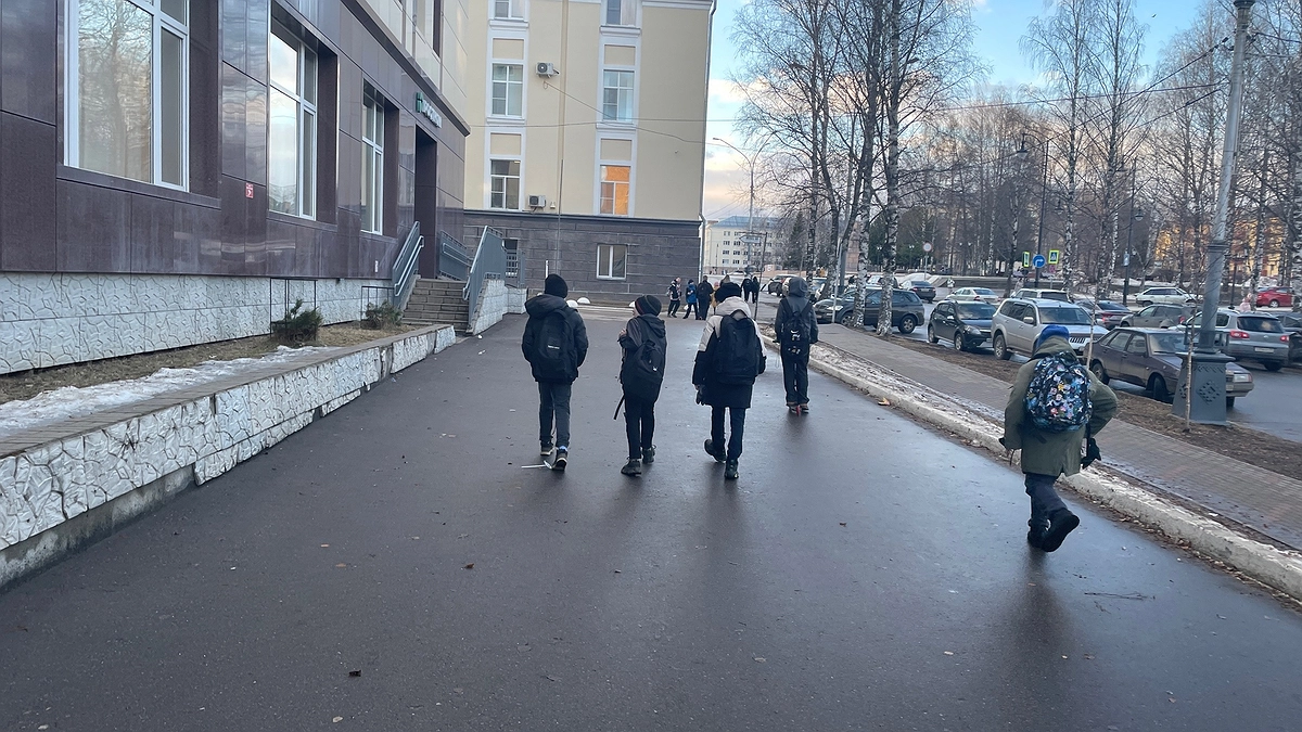 Главная картинка новости: Летние каникулы сократят вдвое: утверждены новые даты — дети в минусе, а родители в восторге