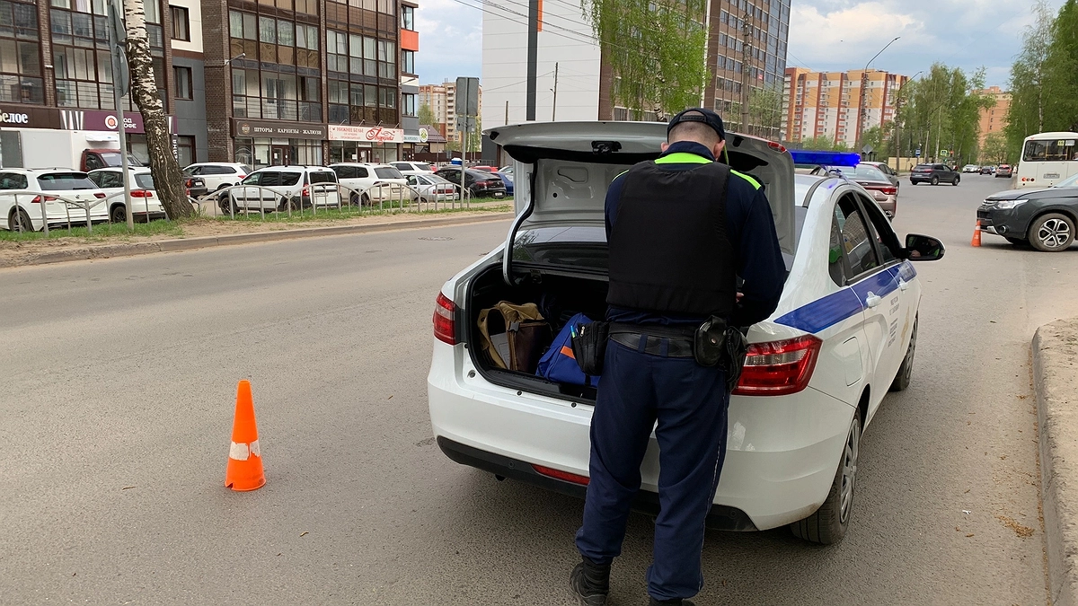 Главная картинка новости: Водителей с многолетним стажем заставят пересдавать права в конце апреля - и вот почему