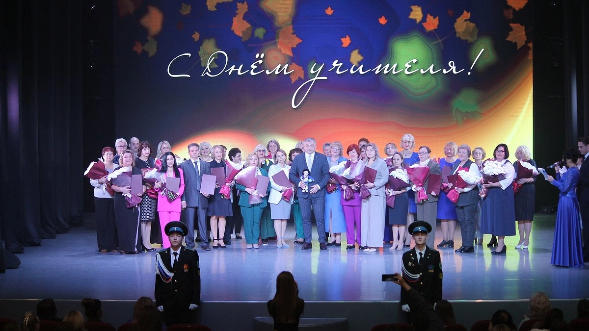 Главная картинка новости: Усинск отметил 50-летний юбилей системы образования 