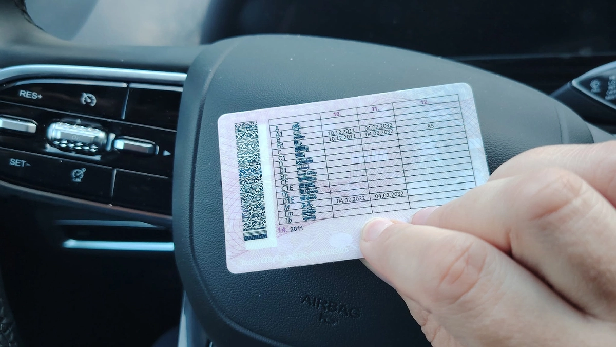 Главная картинка новости: С 22 июня водительские права можно выбросить: новое правило ГИБДД ставит водителей в ступор