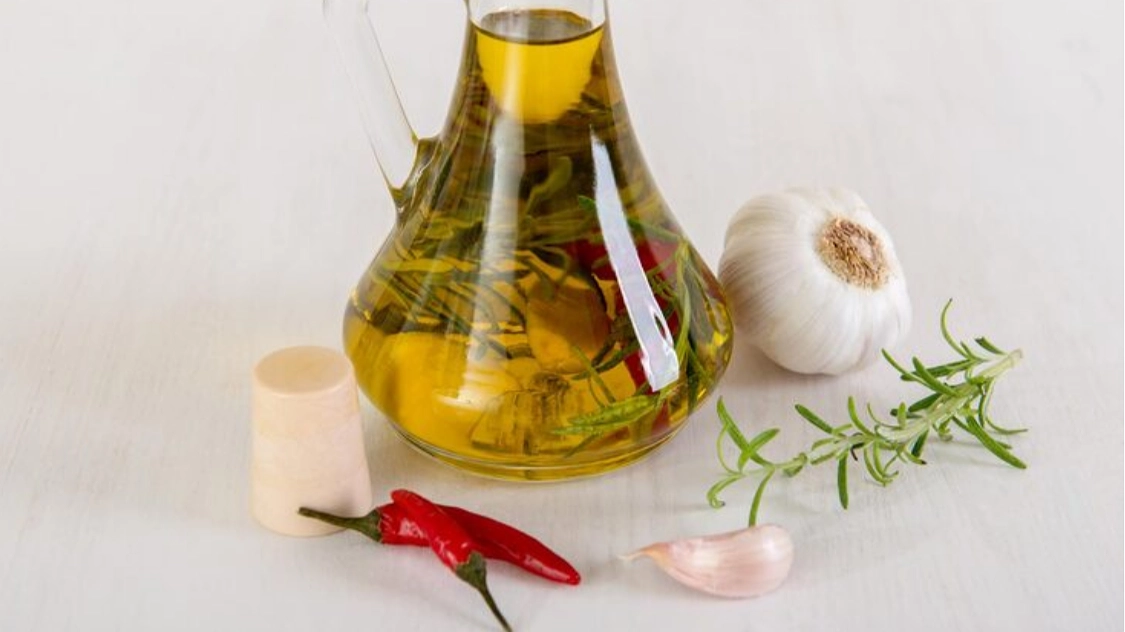 Главная картинка новости: Покупаю недорогое растительное масло и превращаю его в невероятно ароматный и изысканный продукт, который подают в дорогих ресторанах