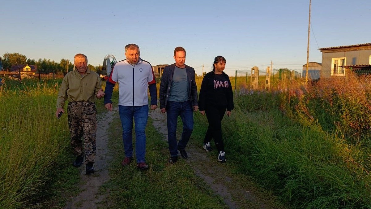 Главная картинка новости: Николай Такаев начал серию встреч с жителями Усинского округа