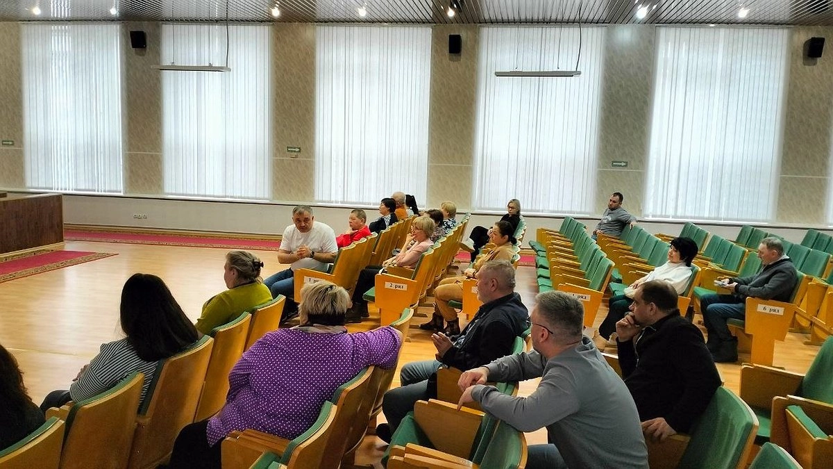 Главная картинка новости: Жители Усинска активно включились в обсуждение благоустройства города с управляющими организациями