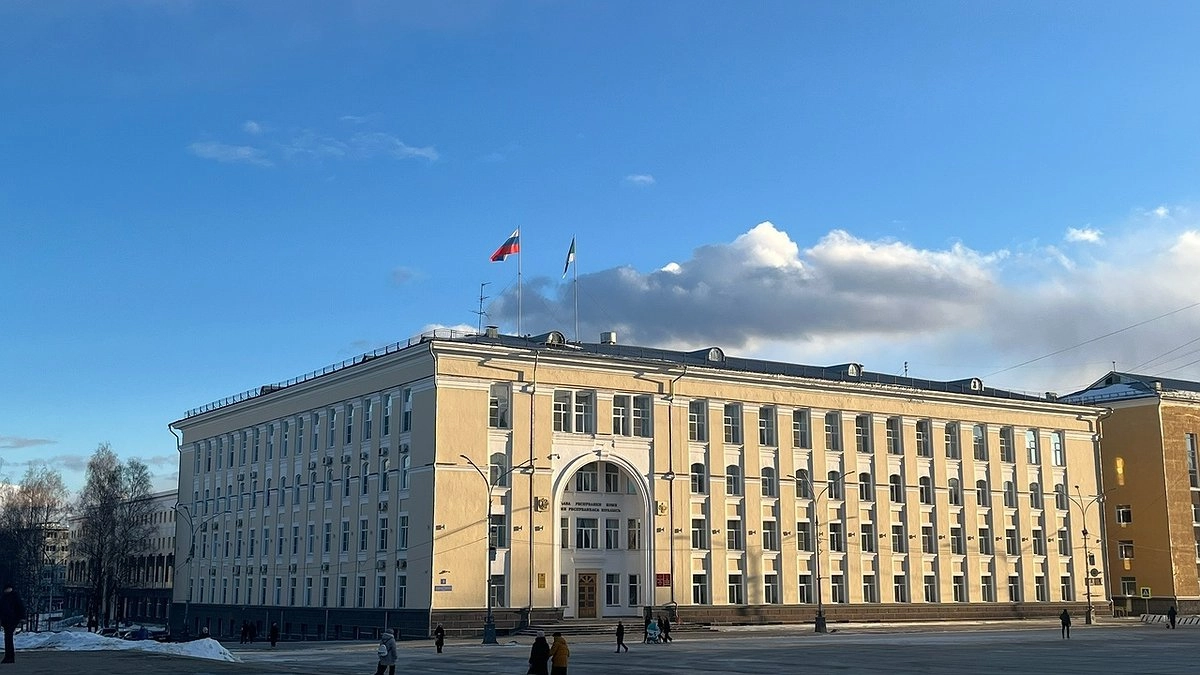 Главная картинка новости: Республика Коми продолжает сокращать государственный долг