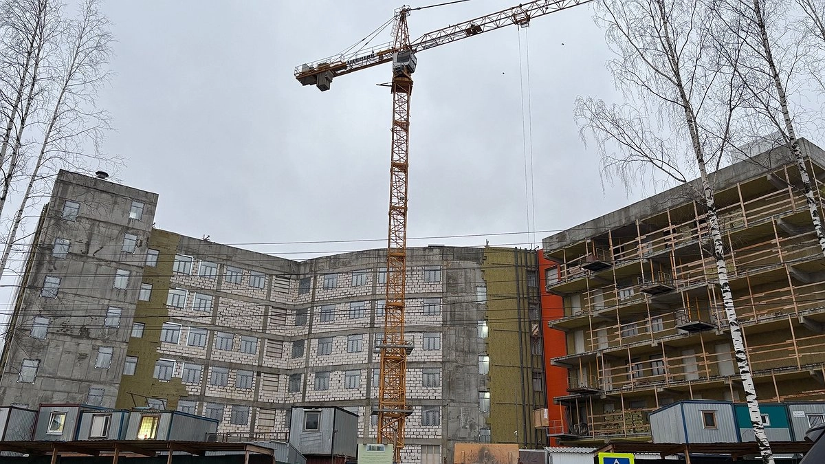 Главная картинка новости: Строительство современного инфекционного корпуса в Коми выходит на финишную прямую