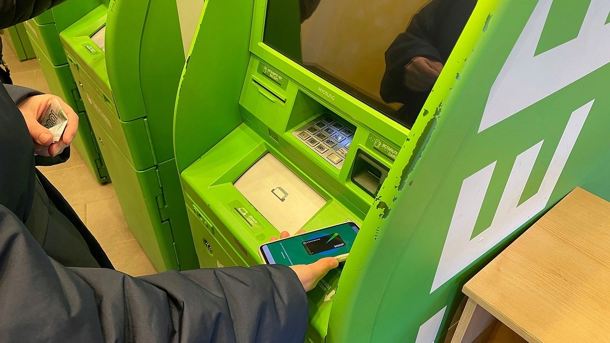 Деньги с карты могут списать без ведома ее владельца - три метода снятия