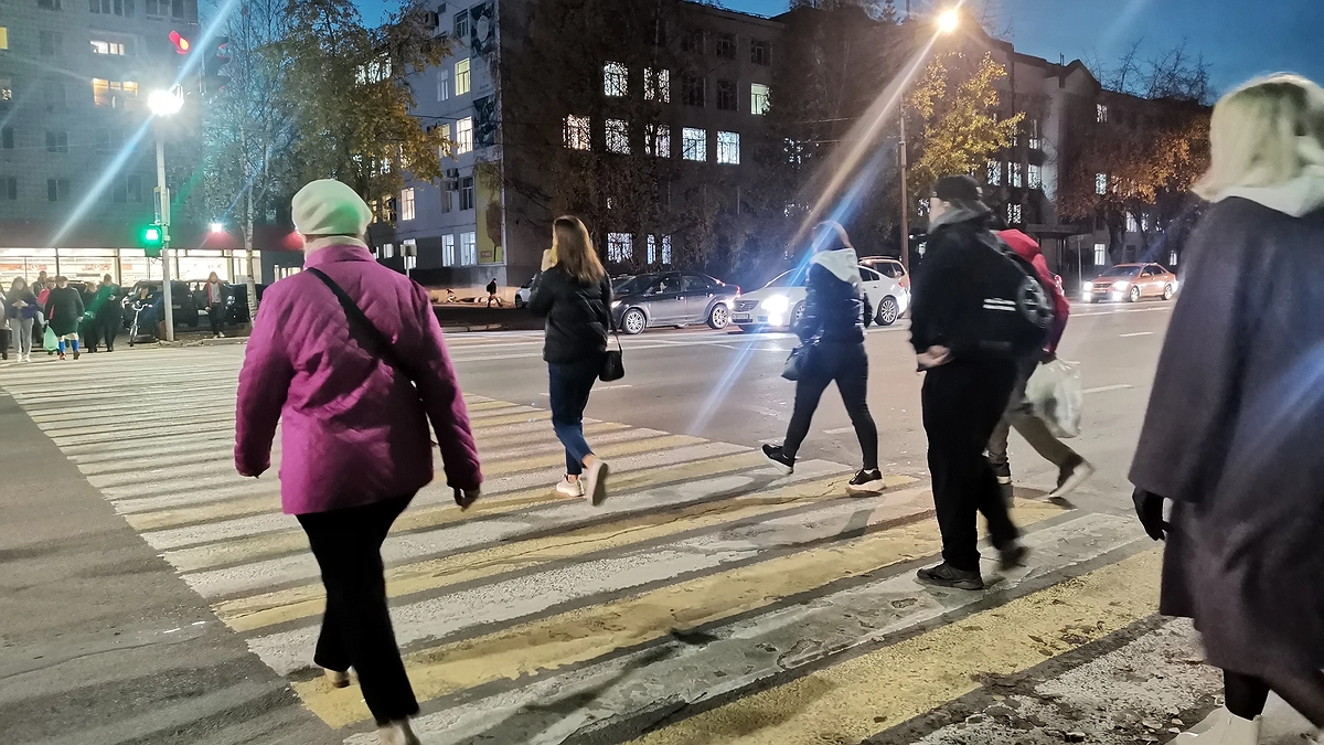 Шага на "зебру" мало. Когда водитель обязан уступить дорогу пешеходу? Объясняет Верховный суд