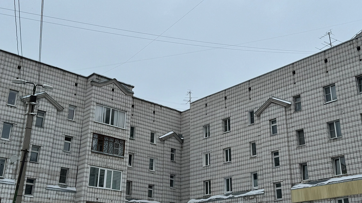 Главная картинка новости: Указ принят — ждите "гостей": с 12 апреля штраф 15 000 рублей в день для владельцев квартир с балконом