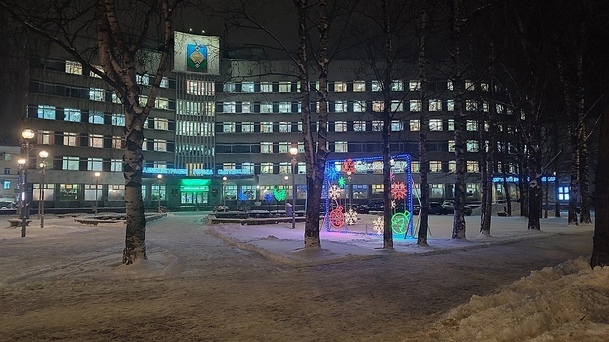 Главная картинка новости: Медведи, арки, кареты: в Сыктывкаре установят новые световые фигуры и новогоднюю иллюминацию