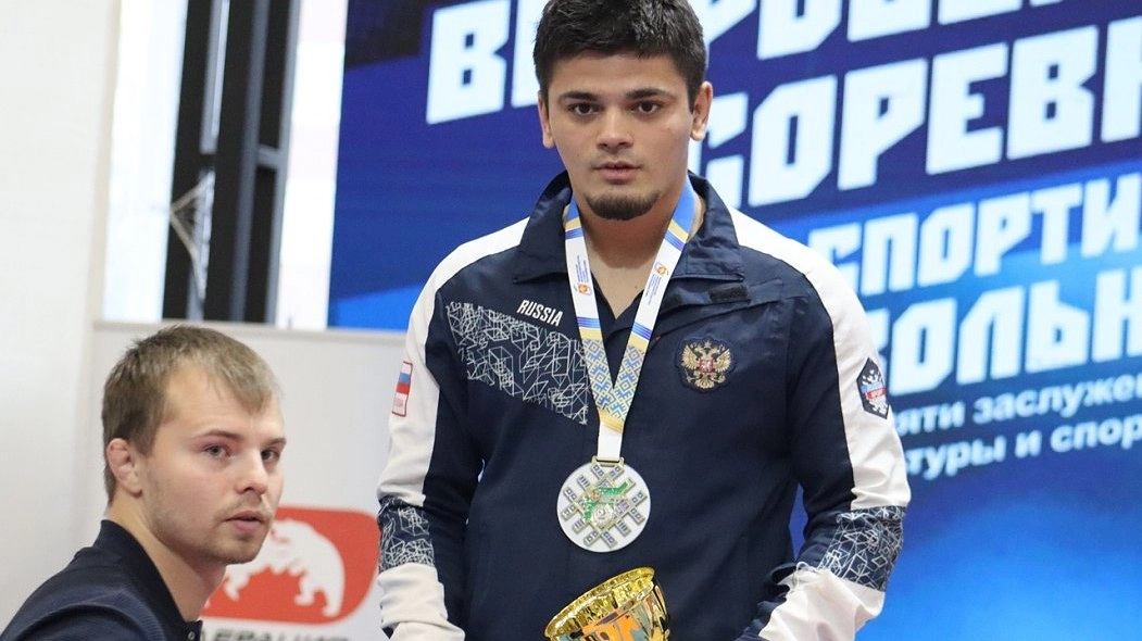 Главная картинка новости: Борцы из Коми забрали 8 медалей на Всероссийских соревнованиях
