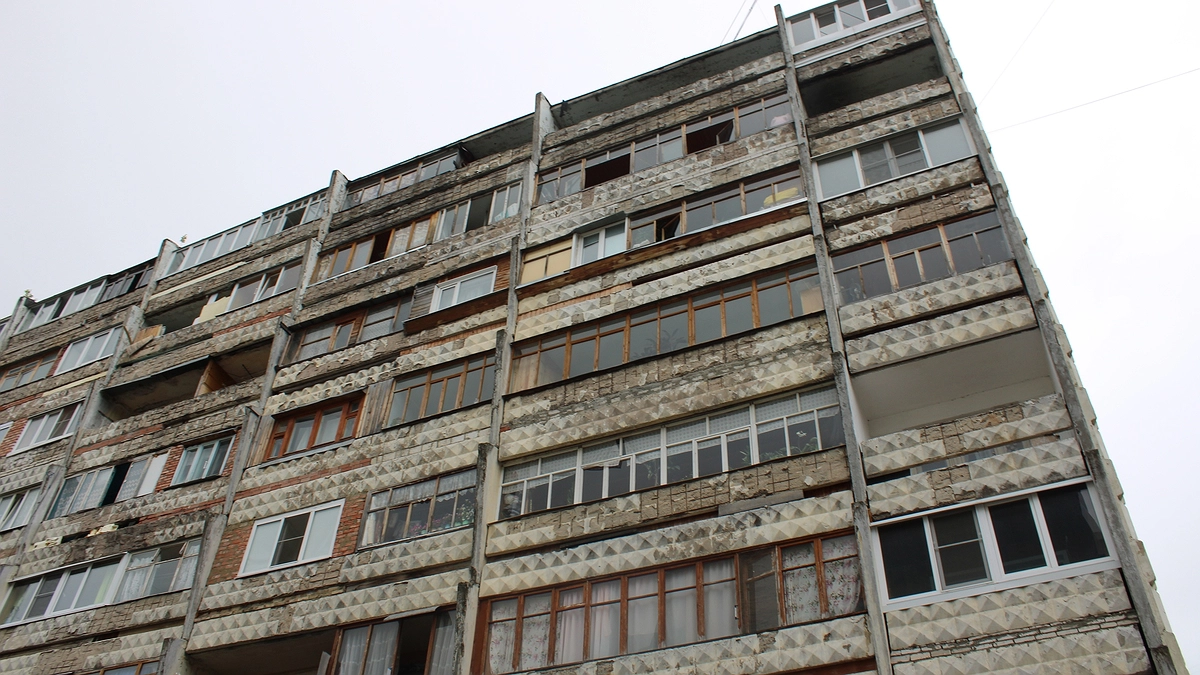 Главная картинка новости: Указ принят — ждите "гостей": с 29 марта штраф 15 000 рублей в день для владельцев квартир с балконом