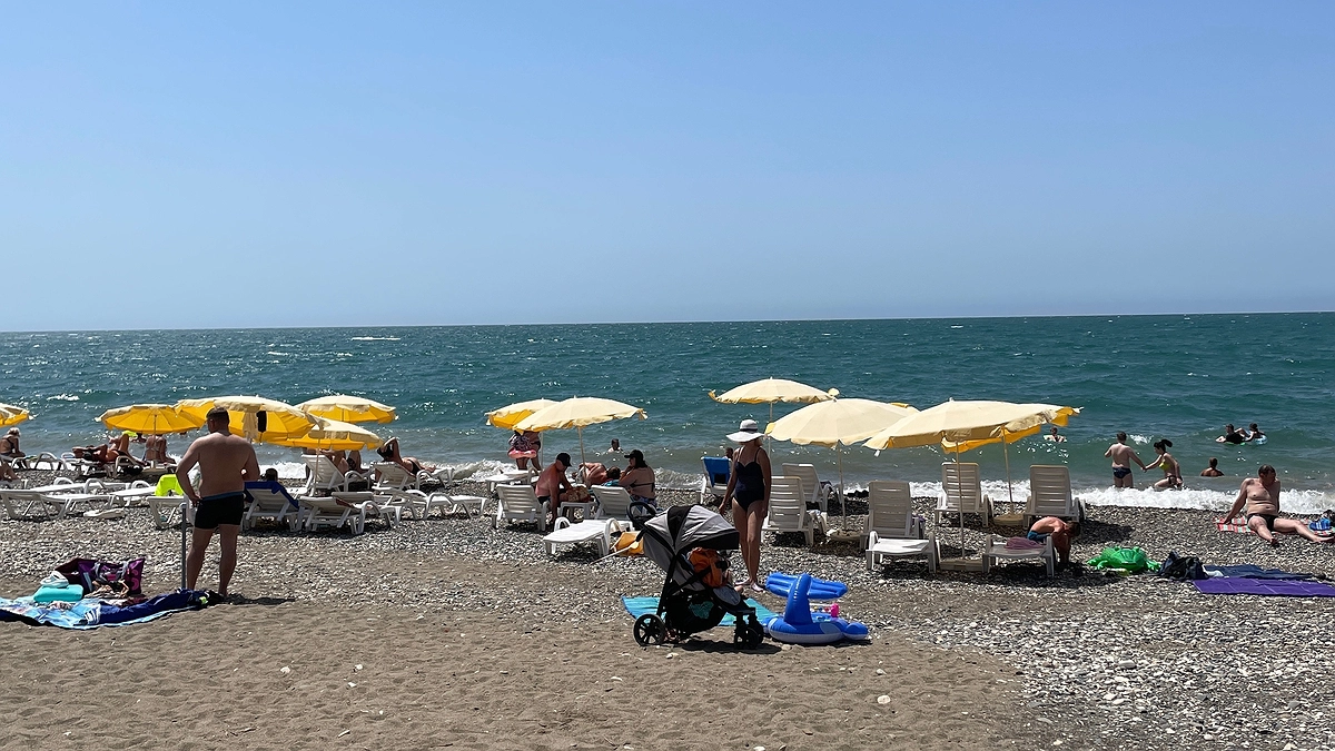 Главная картинка новости: Этот курорт не просто так называют "Русские Мальдивы": чистые пляжи и лазурное море за копейки