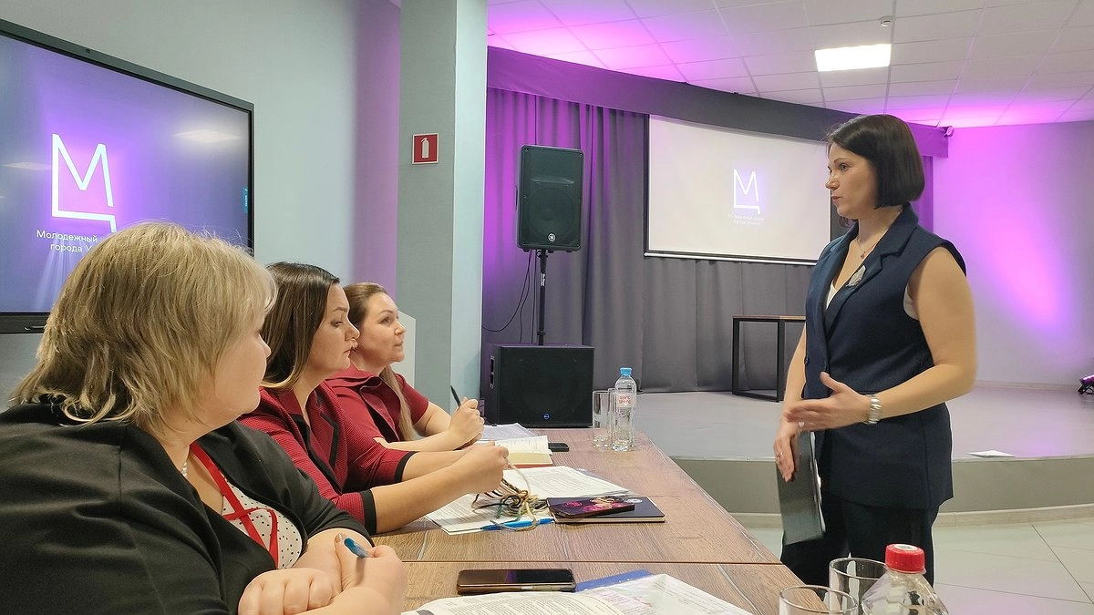 Главная картинка новости: В Усинске воспитатели представили свои инновации на конкурсе "Педагог года-2026"